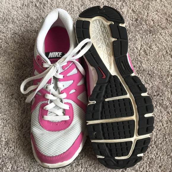 Pink and white Nike’s, Revolution 2, size 7 - Picture 3 of 3